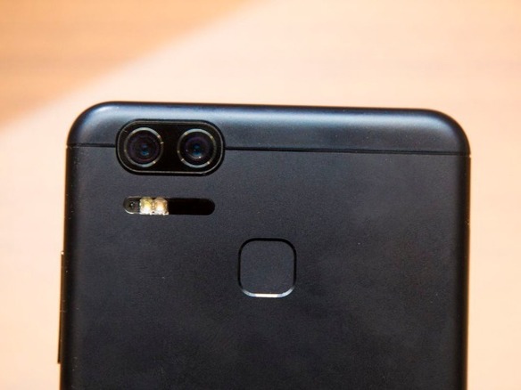 ASUSの「ZenFone 3 Zoom」を写真で見る--写真撮影のためのスマートフォン