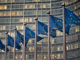 EU、米国との間のデータ移転で新たなフレームワークを採択