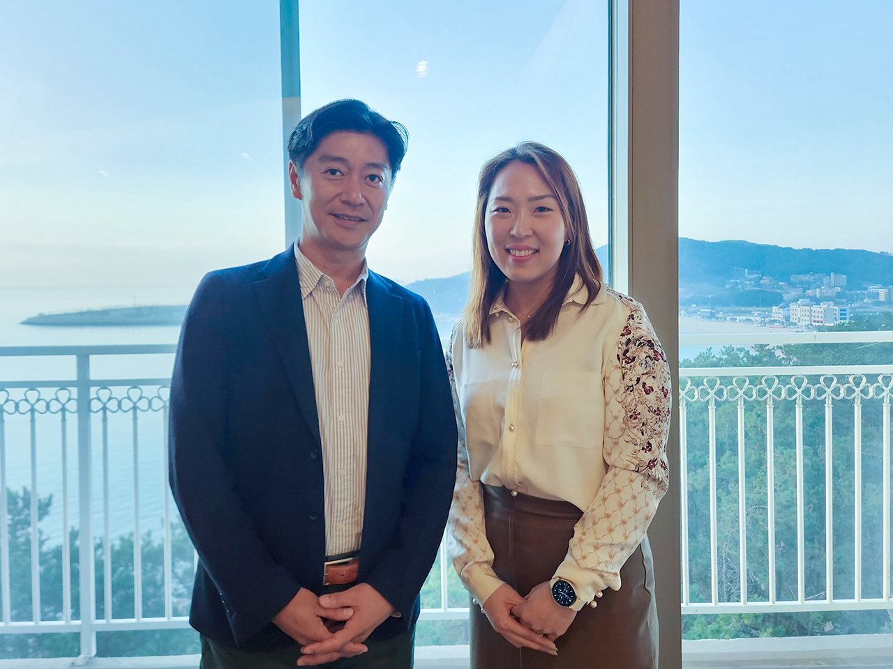 Trinity D&C CEOのHyunji Lee氏（右）、tripla 代表取締役 CEOの高橋和久氏（左）