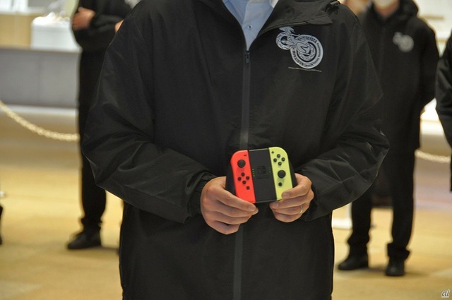 　操作には、Nintendo Switch用コントローラーの「Joy-Con」を使用。